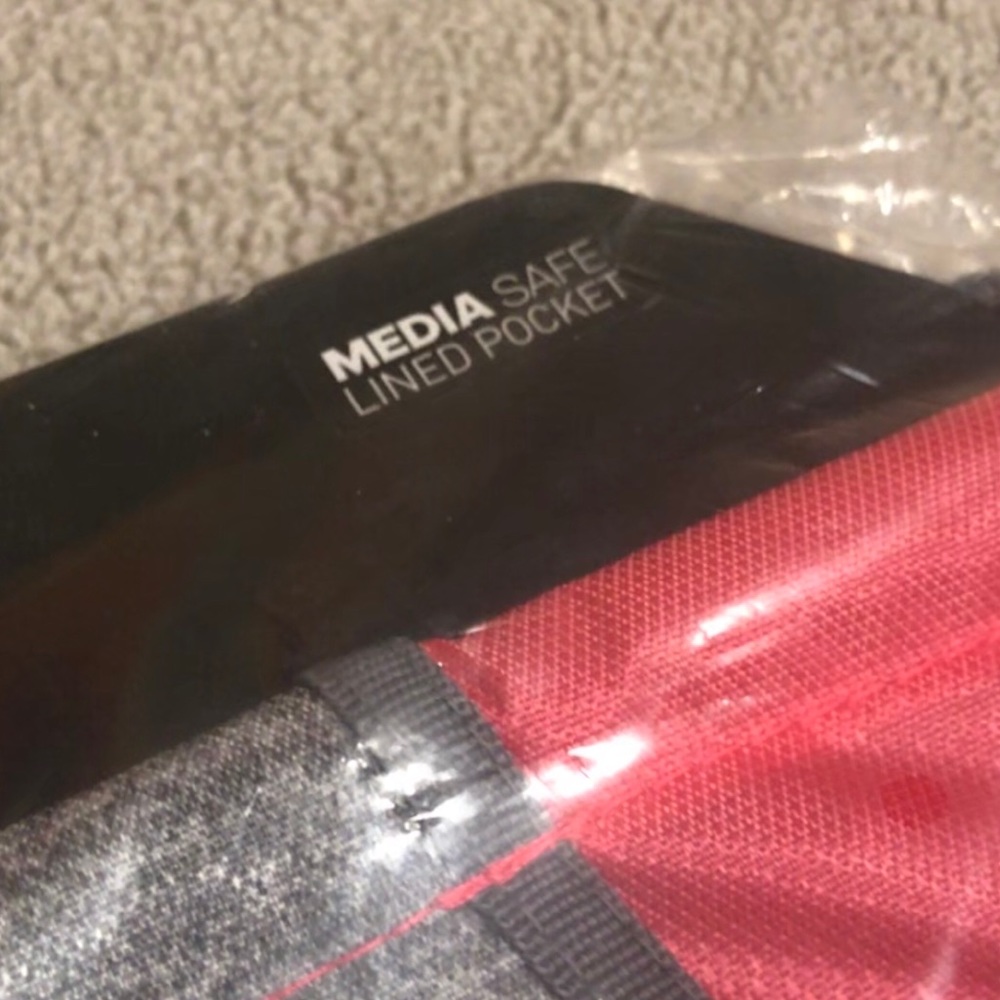 ADIDAS Drawstring Backpack. - Picture 5 of 5